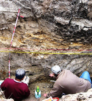 photo of Geoarcheologist Charles Frederick and Project Investigator Mike Quigg