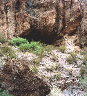 photo of the Tres Metates Rockshelter, as seen from directly below the entrance